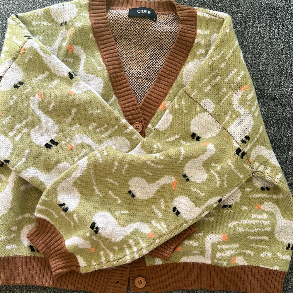 Cider v neck cardigan with geese/ducks